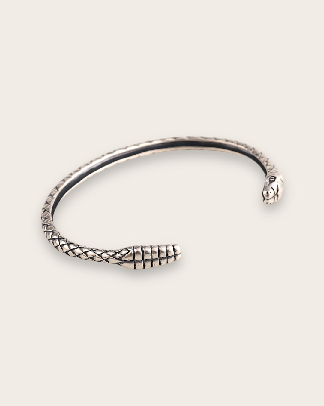 Rattle Snake STERLING SILVERバングル RATTLE SNAKE CUFF IN SILVER – Untold-truth-ecom