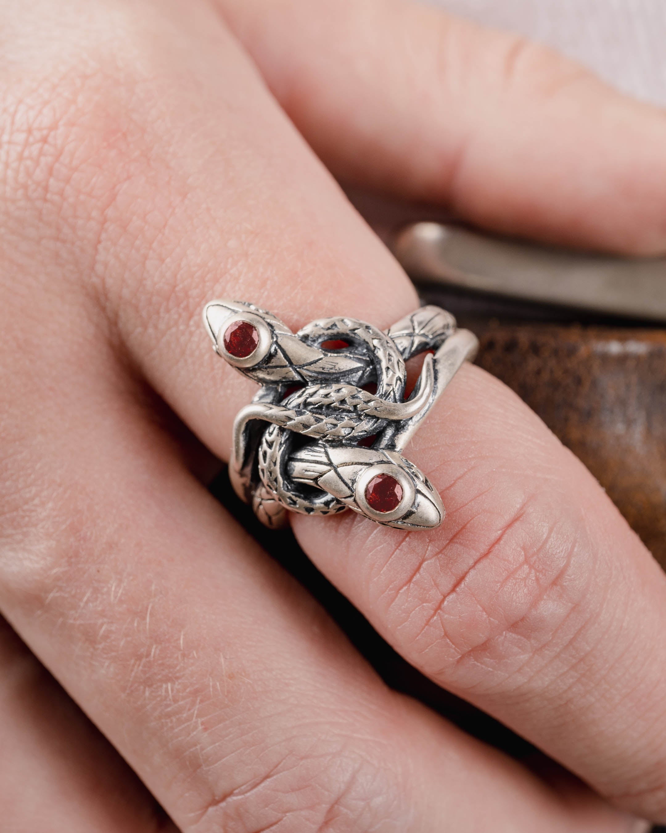 SNAKE GEMSTONE RING IN SILVER