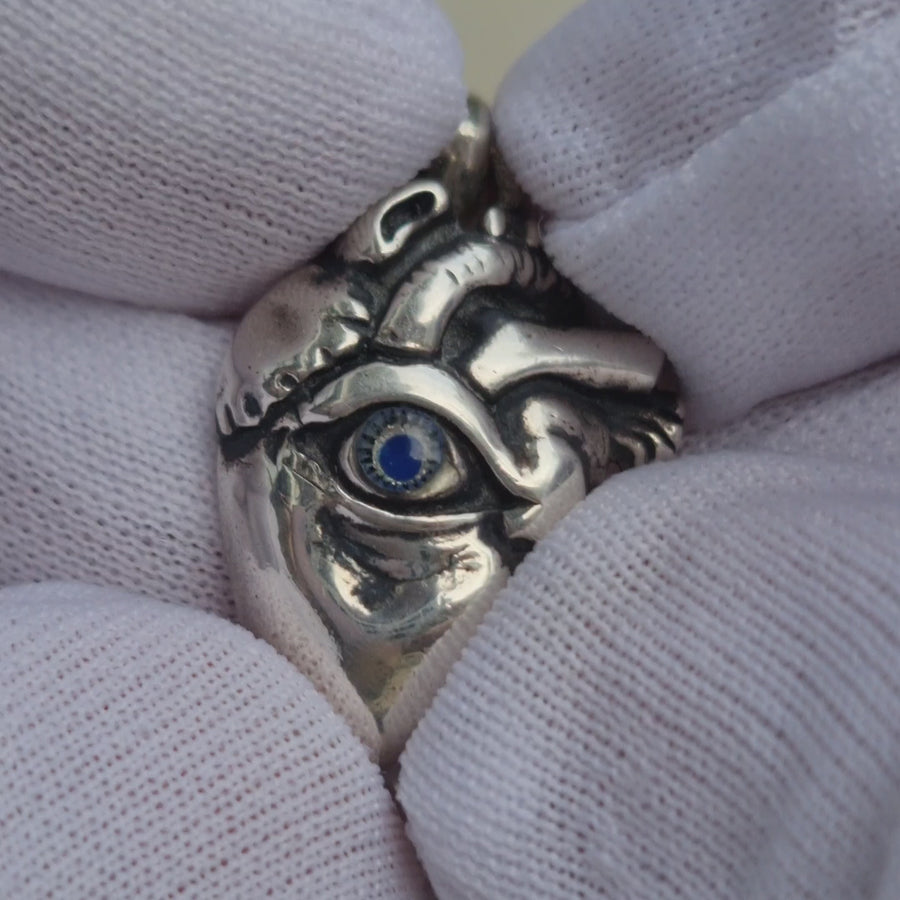 EYE HEART PENDANT WITH BLUE STONE IN SILVER