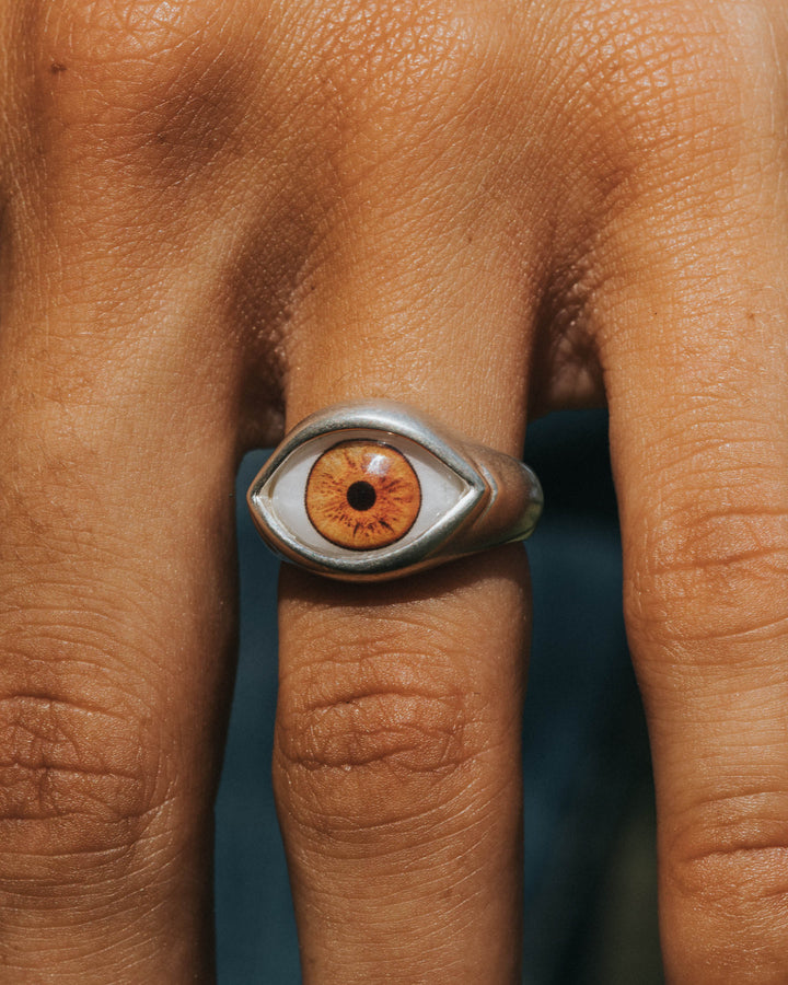 BROWN EYE RING IN SILVER