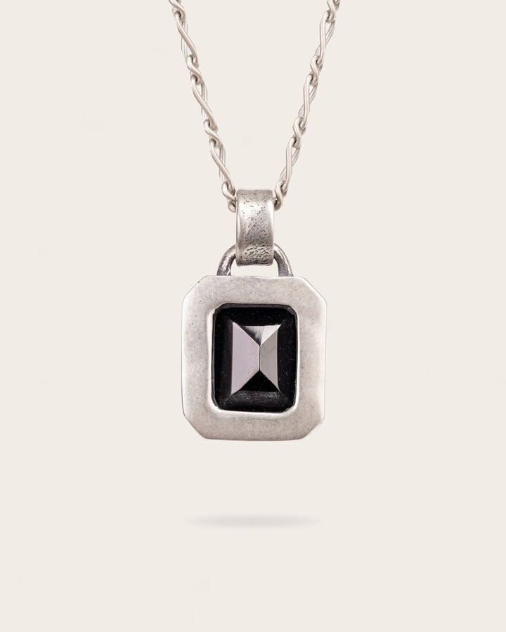 BLACK GEMSTONE PENDANT IN SILVER
