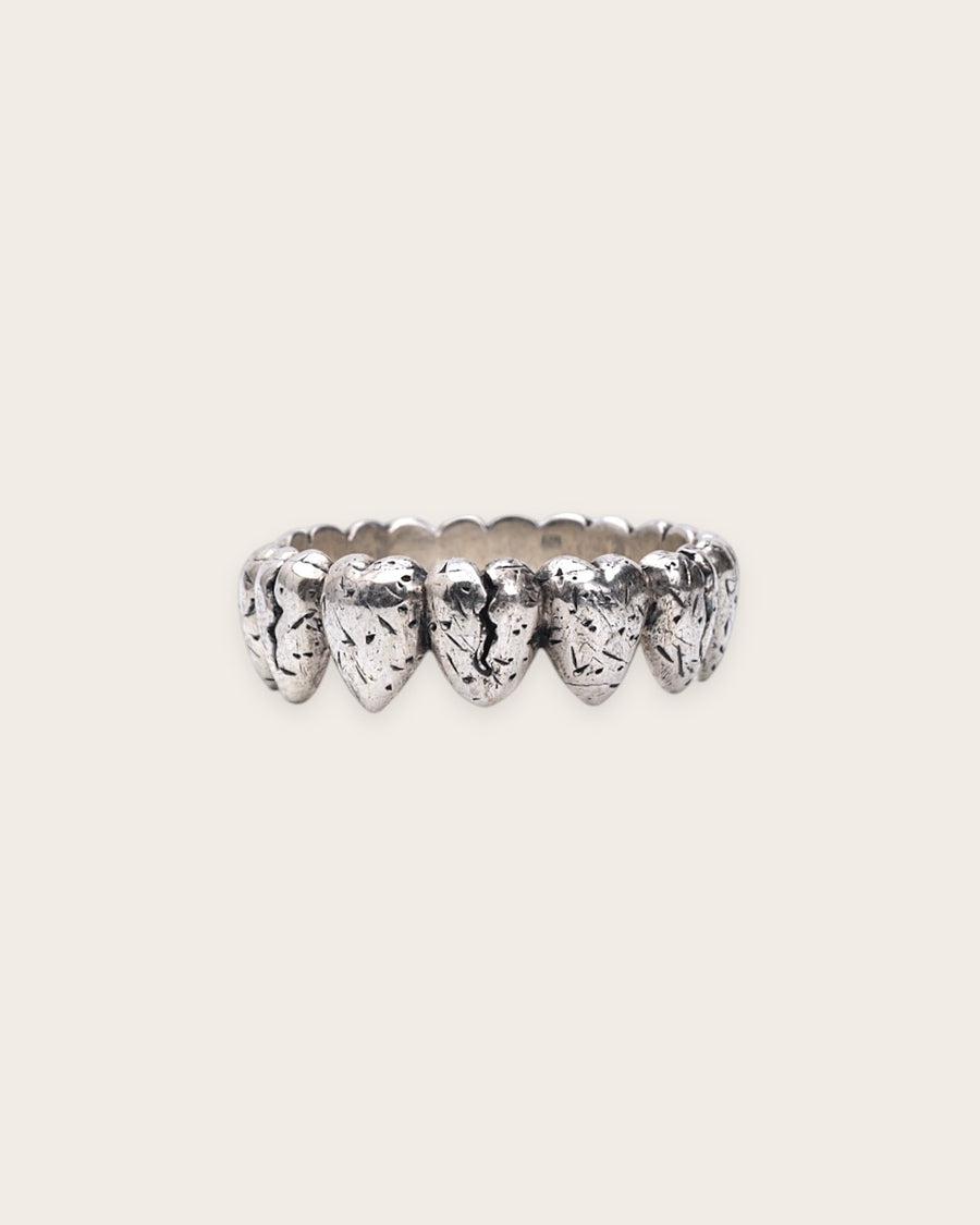 BROKEN HEART BAND RING IN SILVER