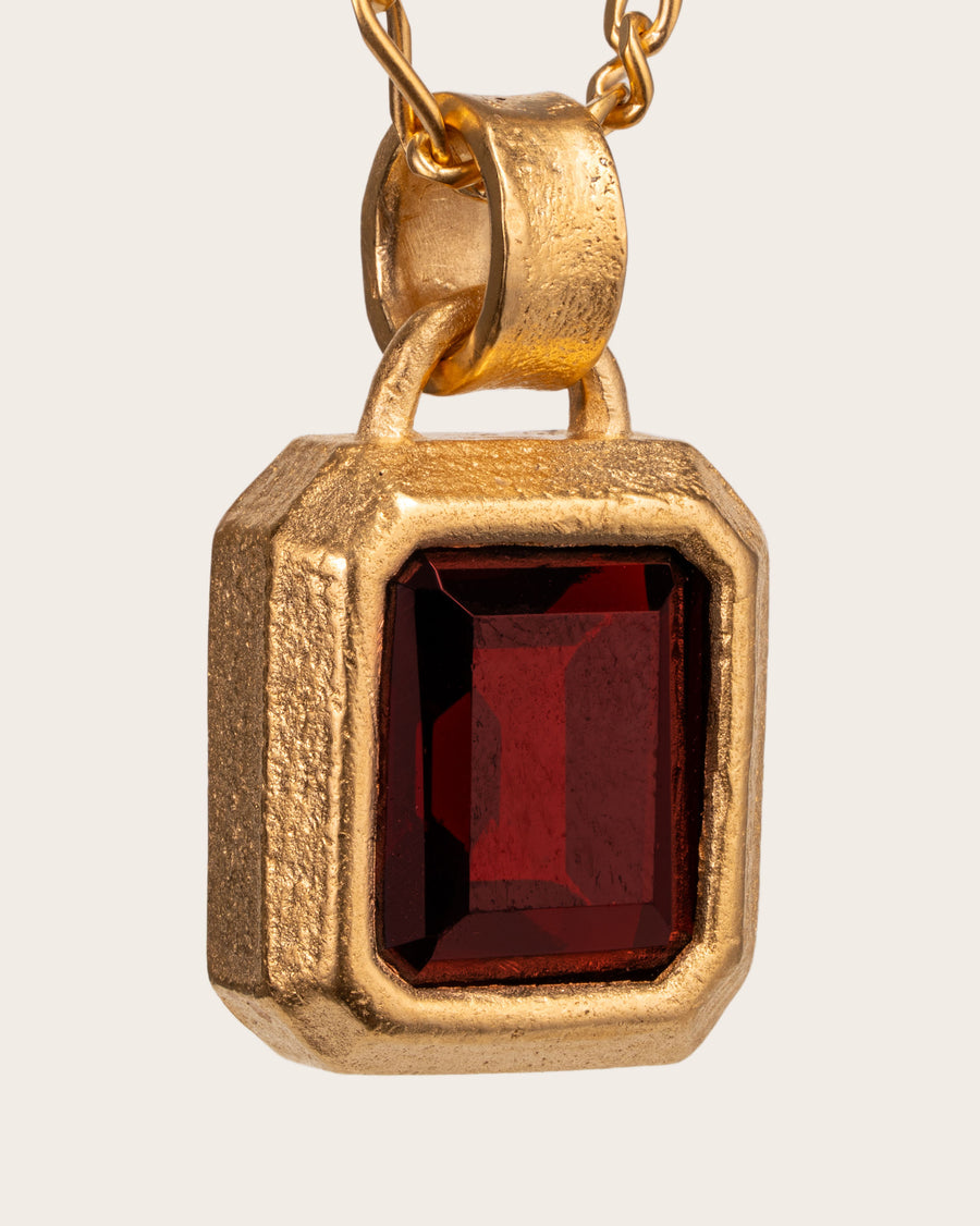 BLOOD RED SQUARE PENDANT IN GOLD
