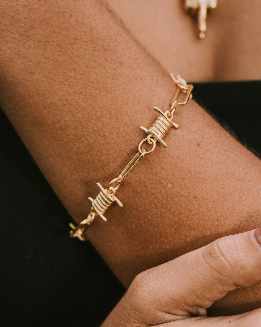 BARB WIRE BRACELET IN GOLD