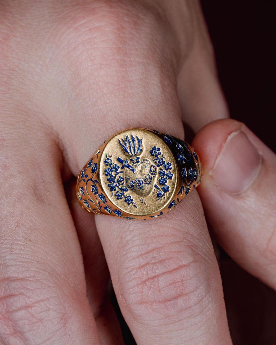 BLUE HEART LOVERS SIGNET RING IN GOLD