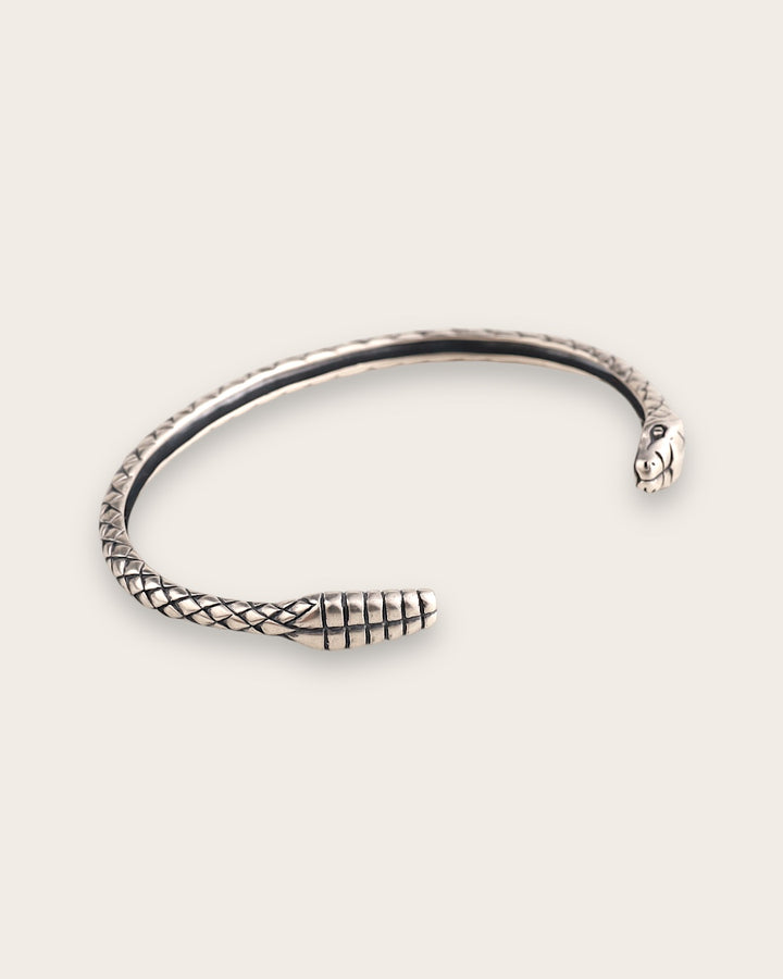 RATTLE SNAKE CUFF IN SILVER