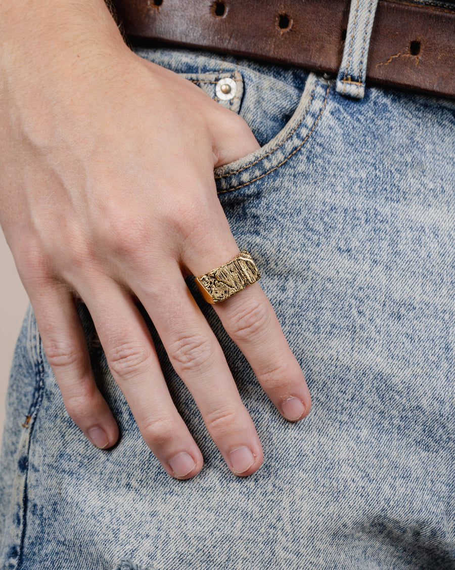 CRACKED RING IN GOLD