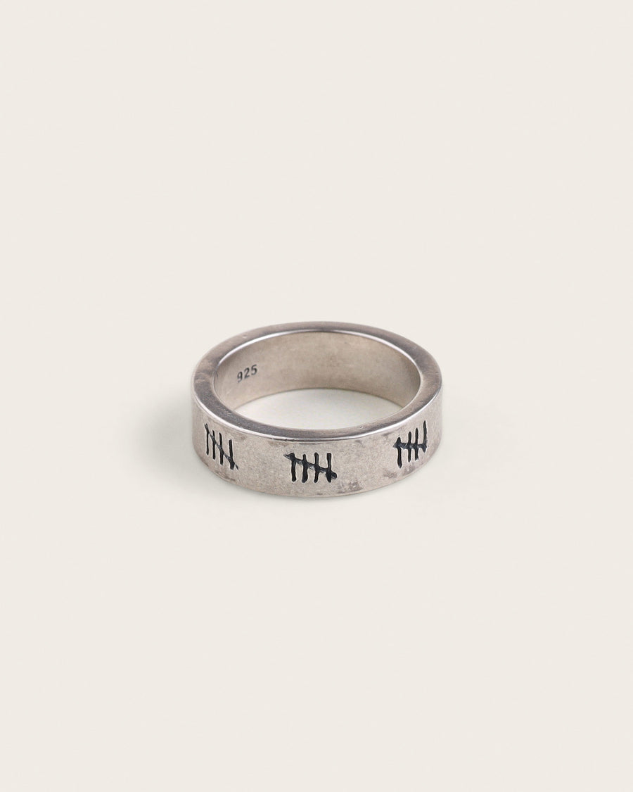 5 LIVES BAND RING IN SILVER