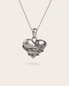 BARBWIRE HEART NECKLACE IN SILVER