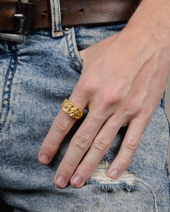 VINTAGE CROSS RING IN GOLD