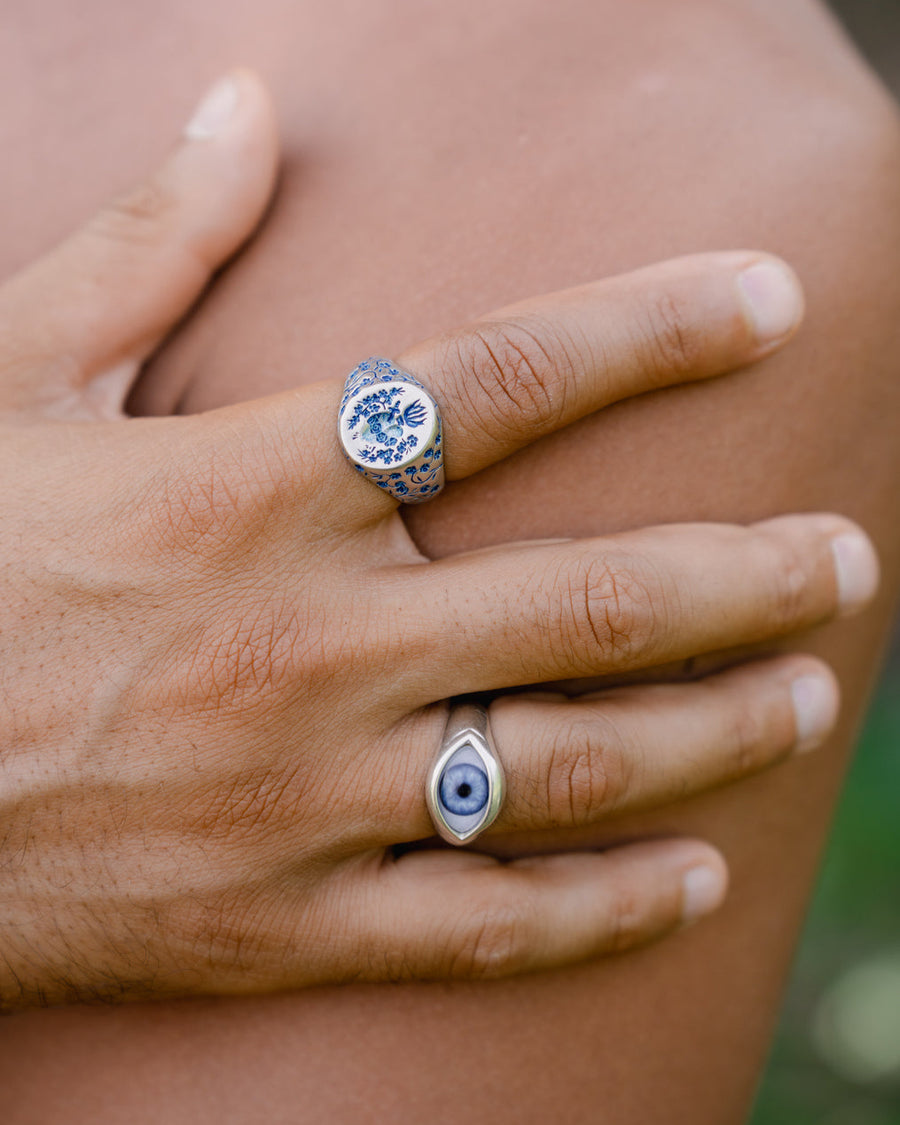 BLUE HEART SIGNET RING IN SILVER