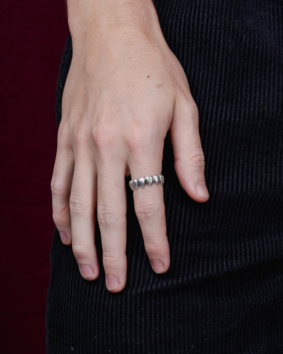 BROKEN HEART BAND RING IN SILVER