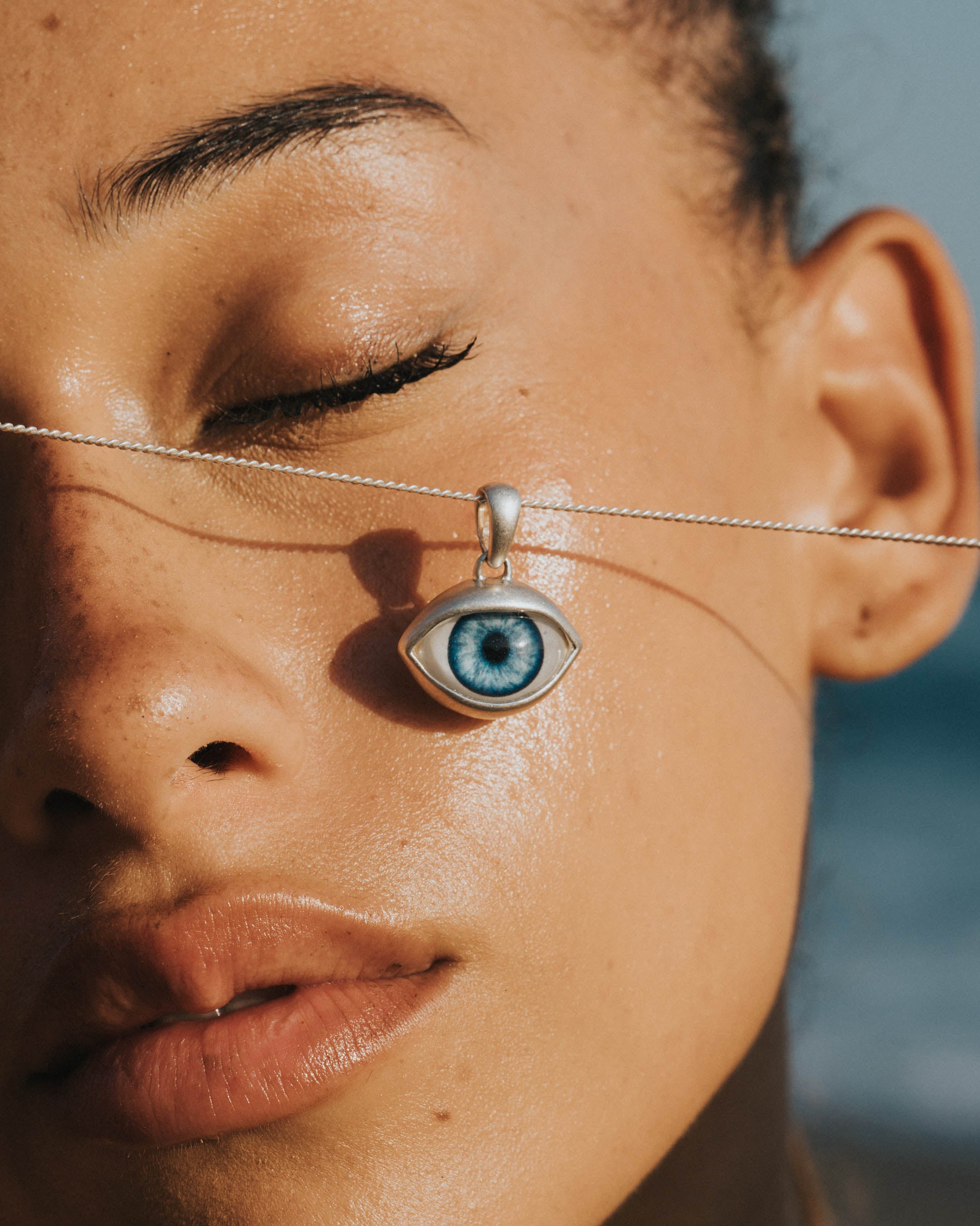 BLUE EYE PENDANT IN SILVER