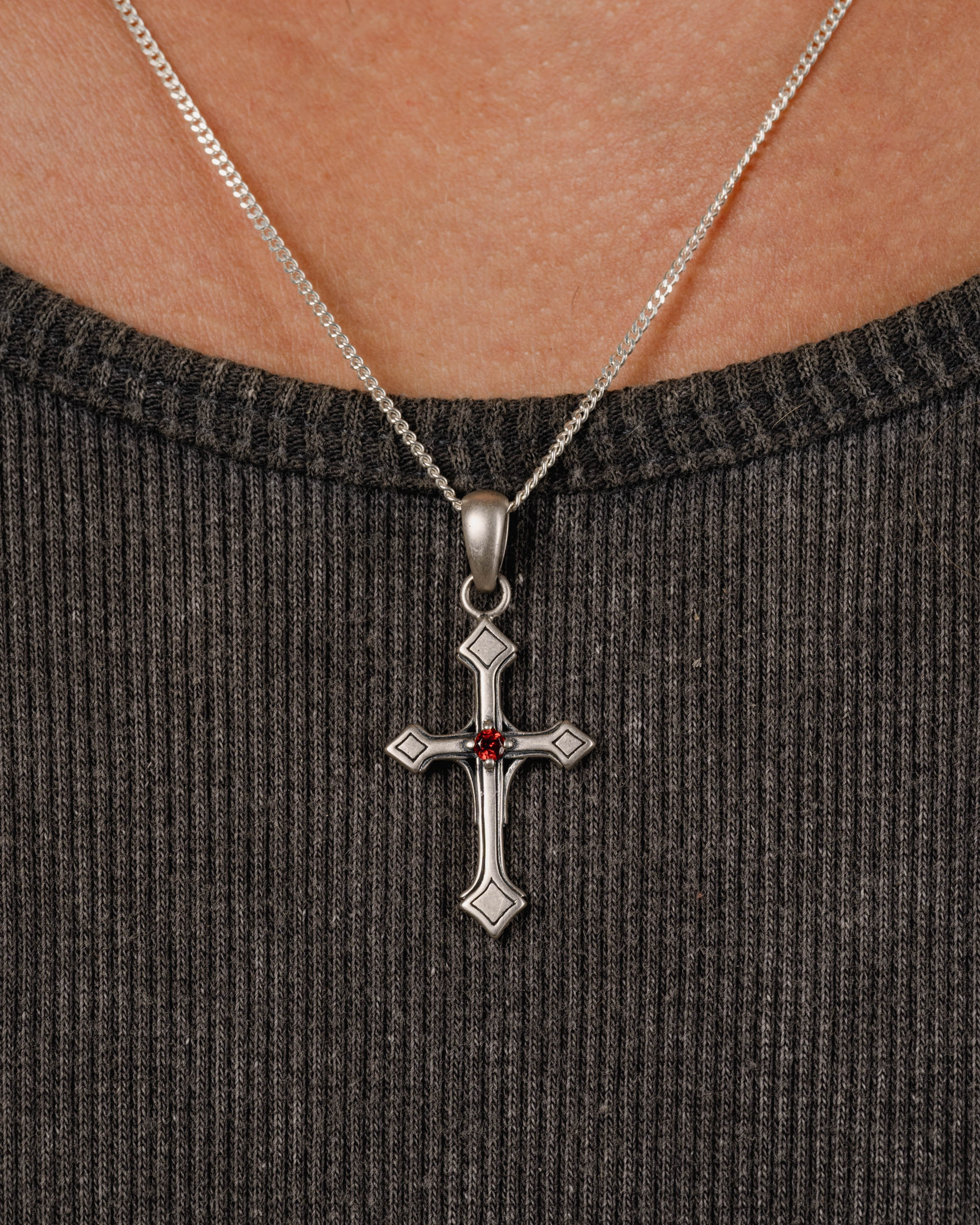 VINTAGE CROSS GEMSTONE NECKLACE IN SILVER