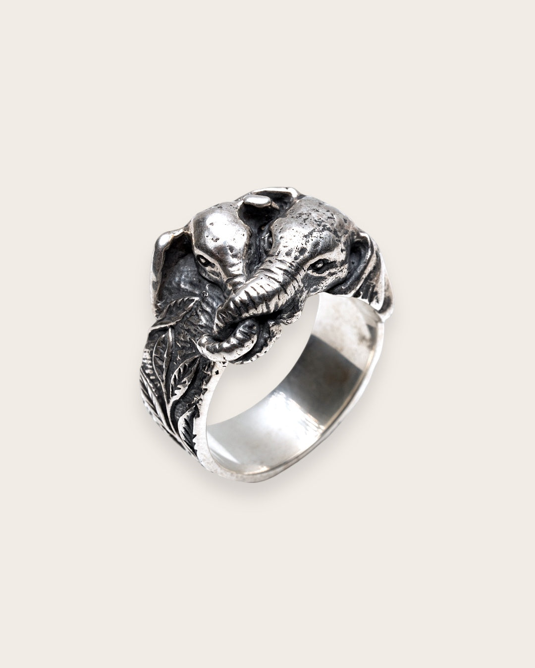ELEPHANT RING IN SILVER