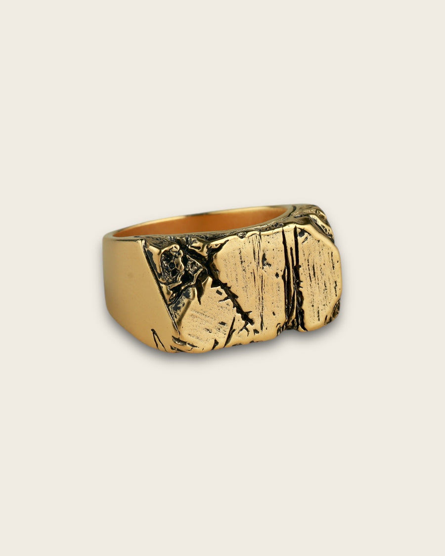 CRACKED RING IN GOLD