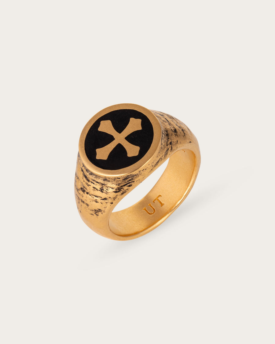 MIDNIGHT OYNX CROSS RING IN GOLD