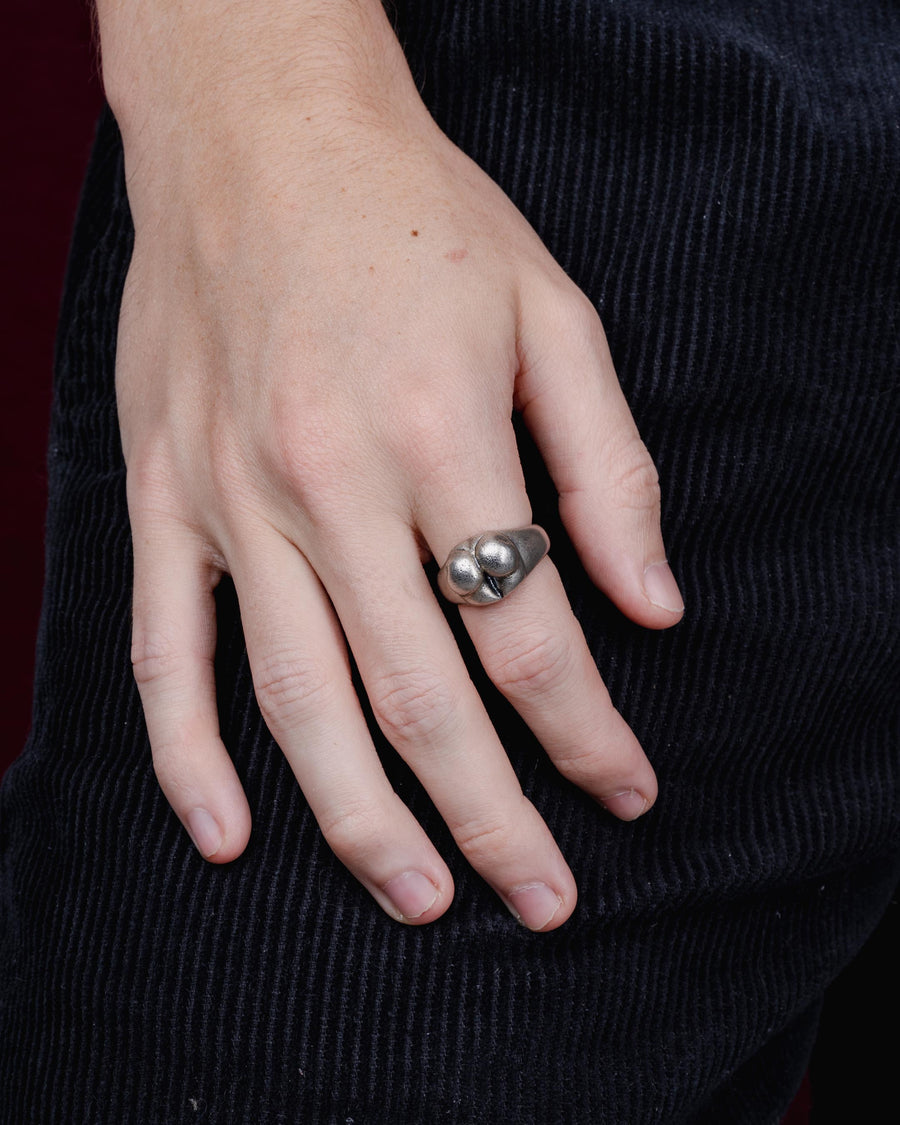 BUM SIGNET RING IN SILVER