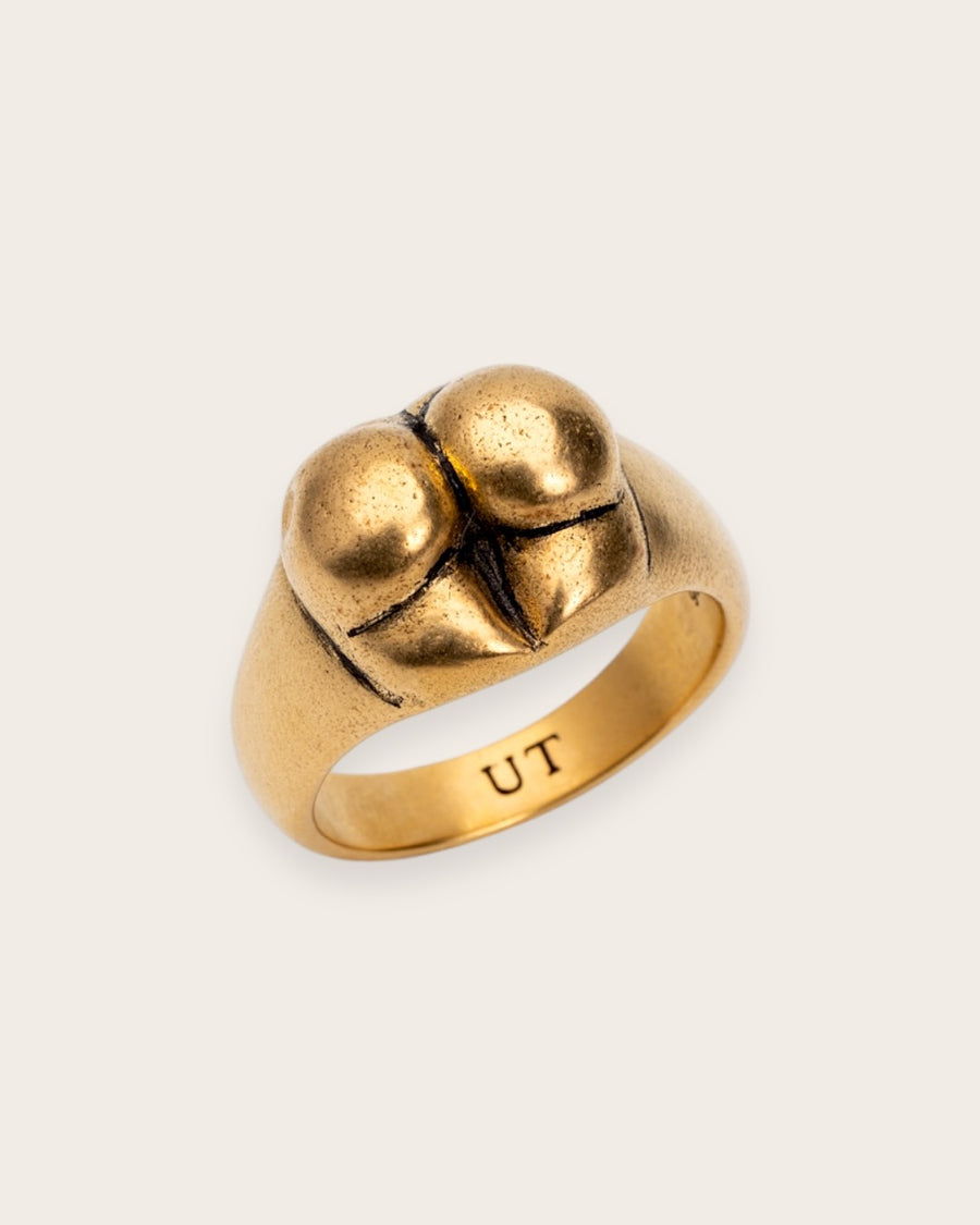 BUM SIGNET RING IN GOLD