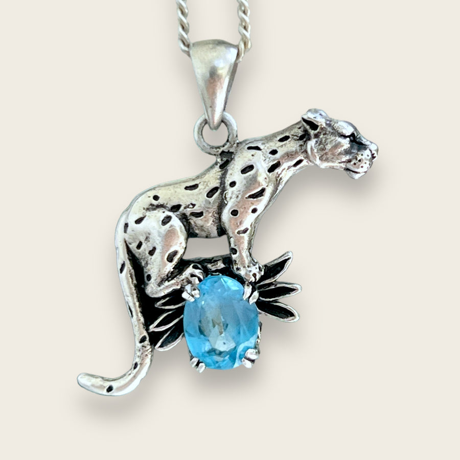 PANTHER PENDANT WITH BLUE GEMSTONE IN SILVER