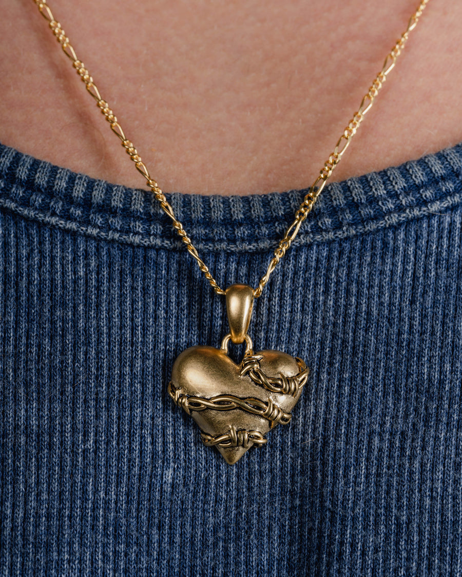 BARBWIRE HEART NECKLACE IN GOLD