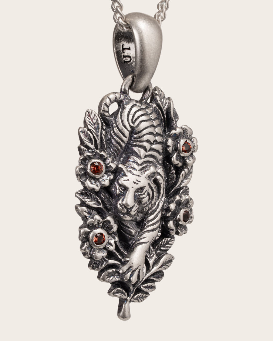 TIGER PENDANT IN SILVER
