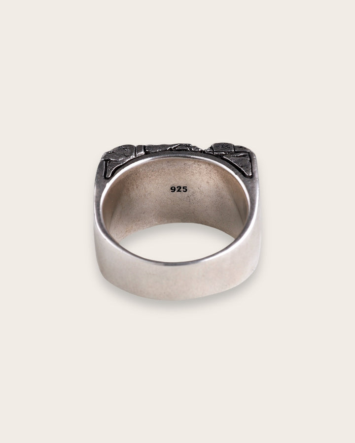 CRACKED RING IN SILVER