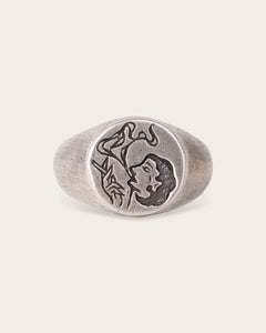 SMOKING GIRL RING IN SILVER