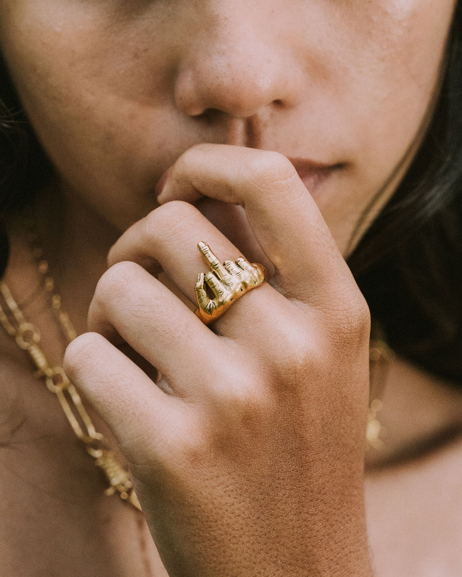 MIDDLE FINGER RING IN GOLD