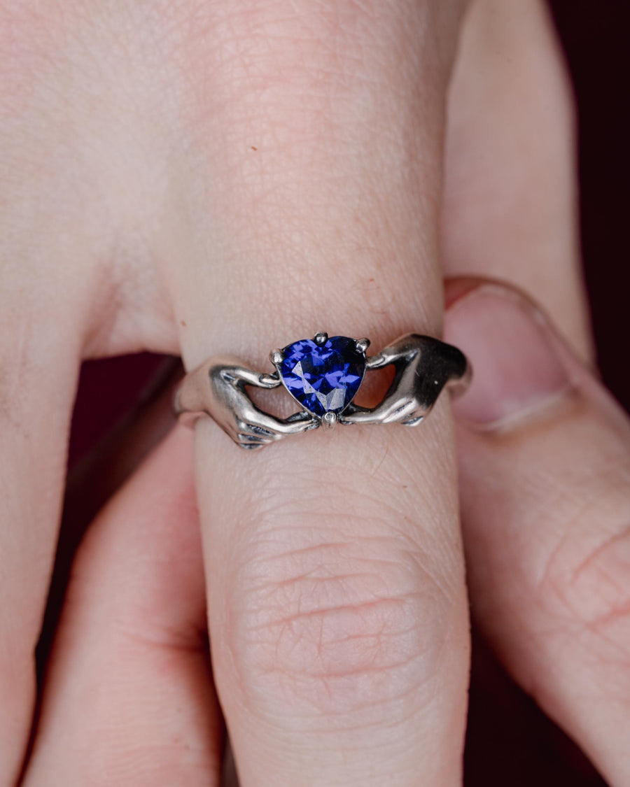 BLUE STONE HAND RING IN SILVER