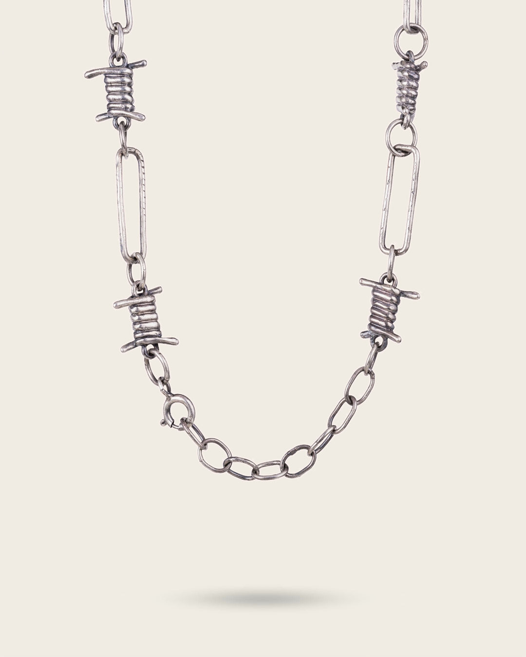 BARB WIRE NECKCHAIN IN SILVER