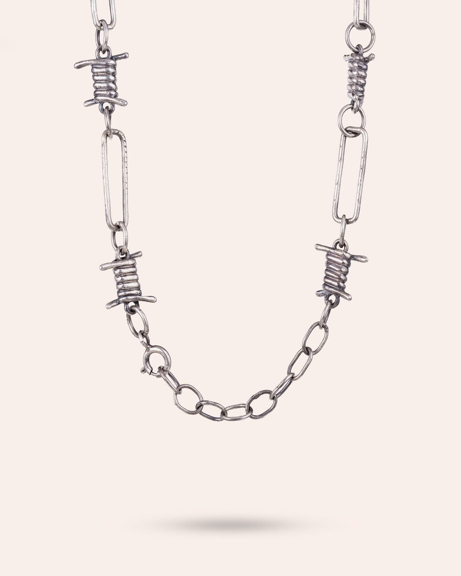 BARB WIRE NECKCHAIN IN SILVER