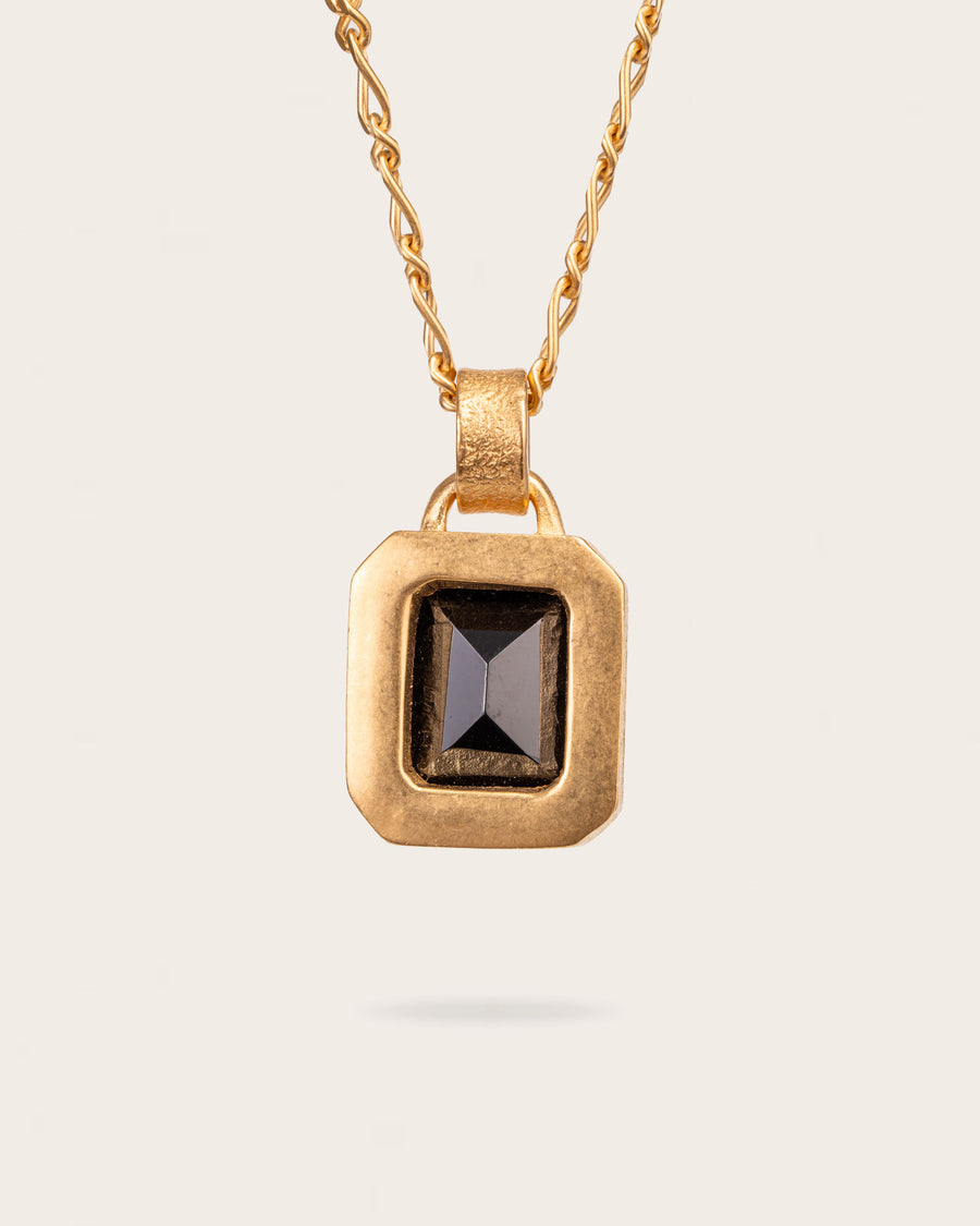 BLACK GEMSTONE PENDANT IN GOLD