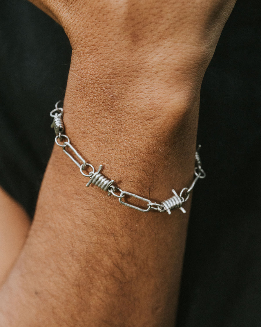 BARB WIRE BRACELET IN SILVER