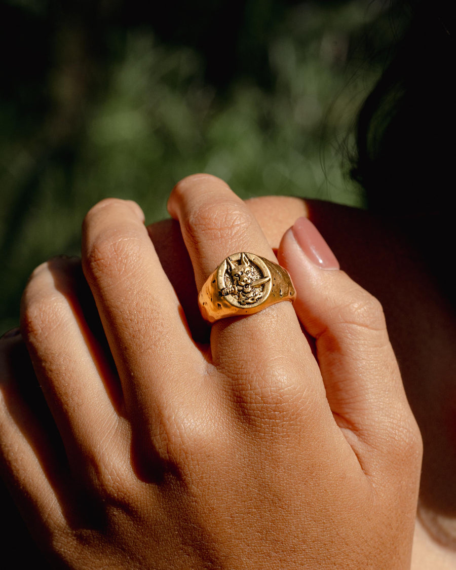 DOG AND DAGGER SIGNET RING IN GOLD