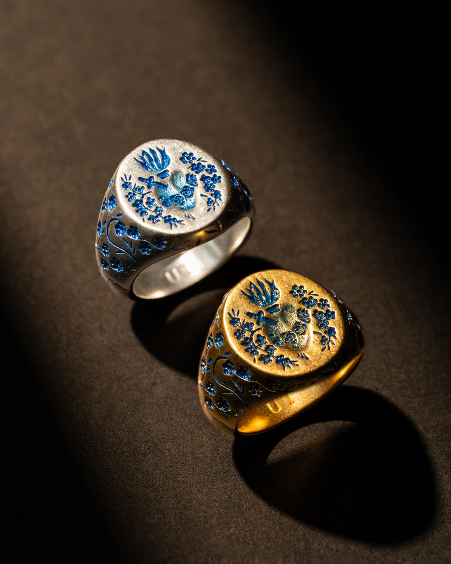 BLUE HEART SIGNET RING IN GOLD