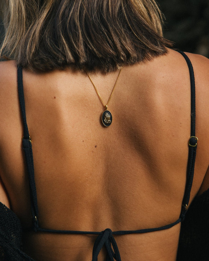 PRAY PENDANT IN GOLD