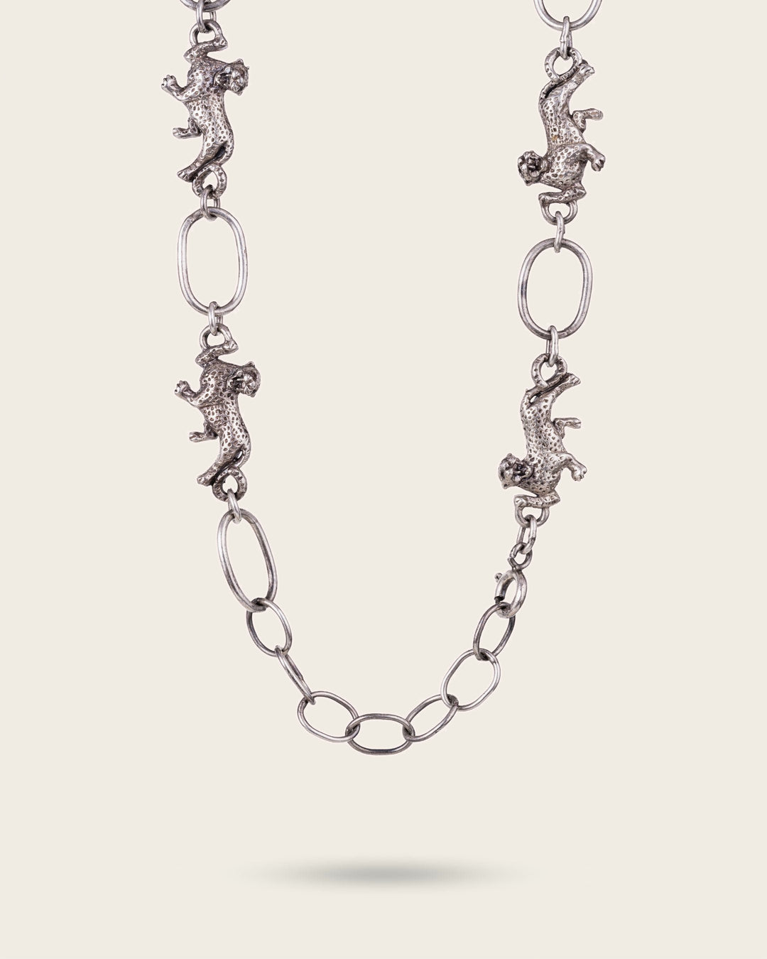 LEOPARD NECKCHAIN IN SILVER