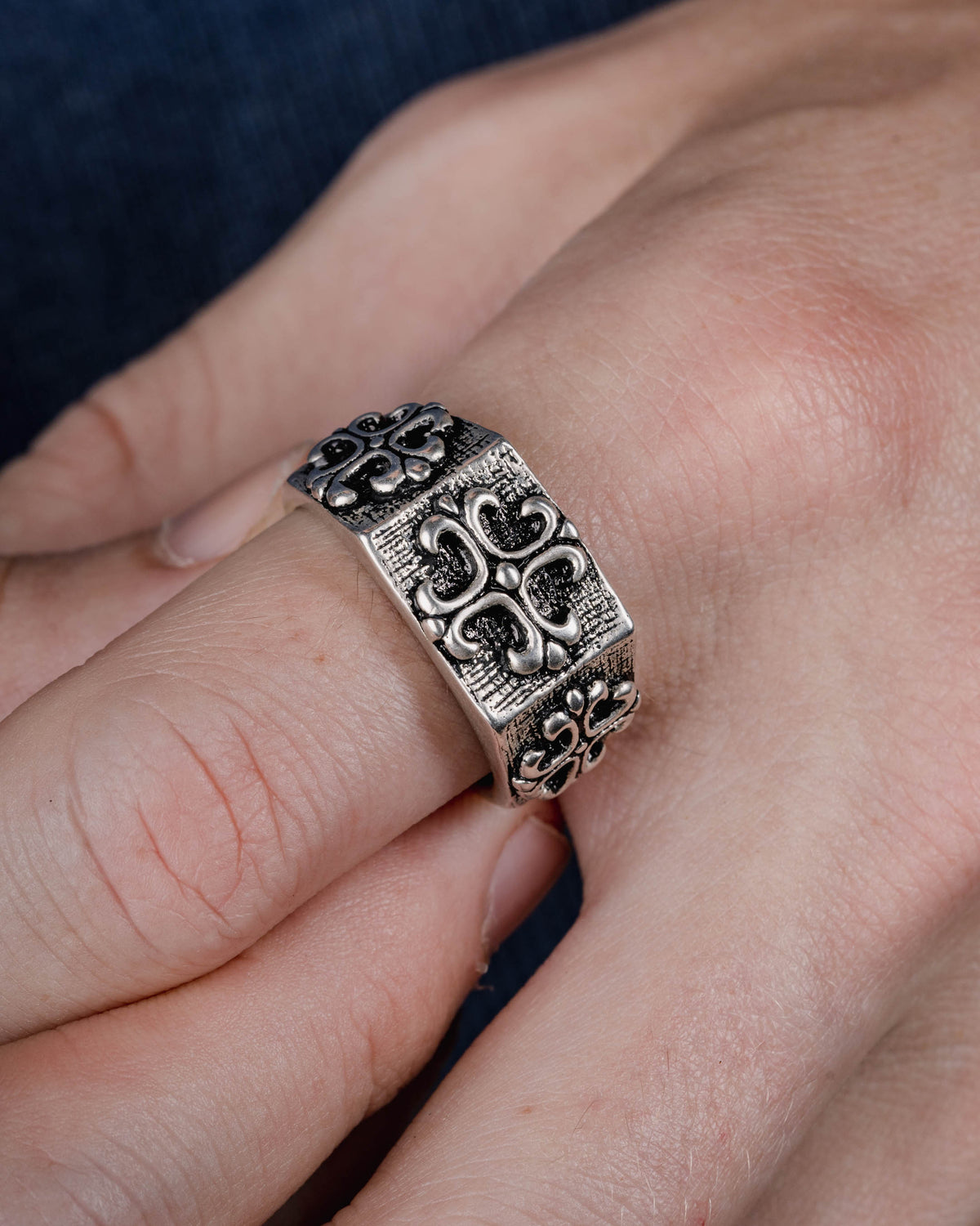 VINTAGE CROSS RING IN SILVER