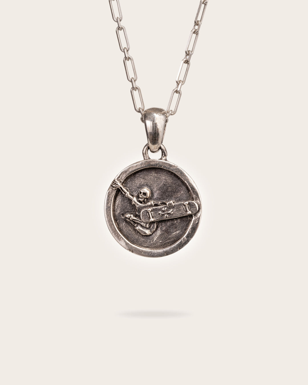 SKATER PENDANT IN SILVER