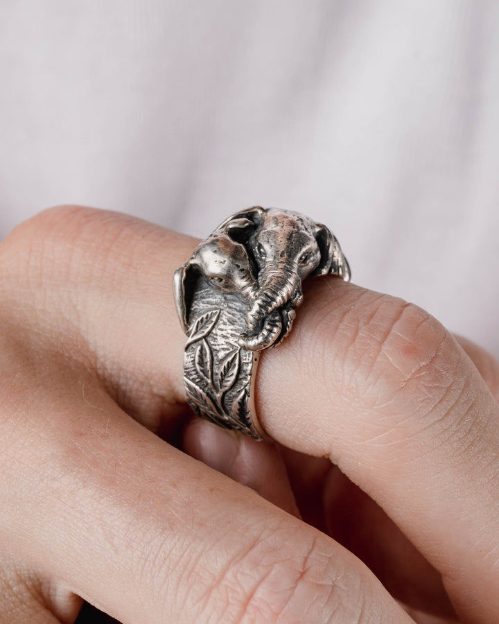 ELEPHANT RING IN SILVER