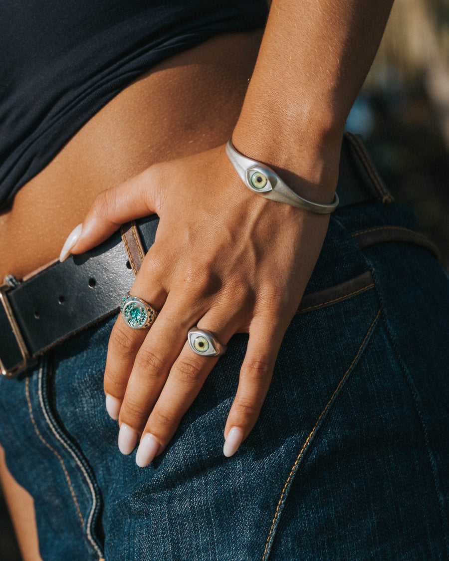 GREEN EYE RING IN SILVER