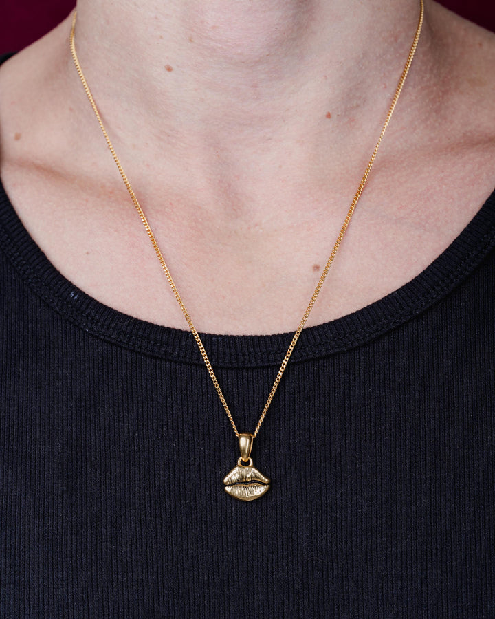 LIPS PENDANT IN GOLD