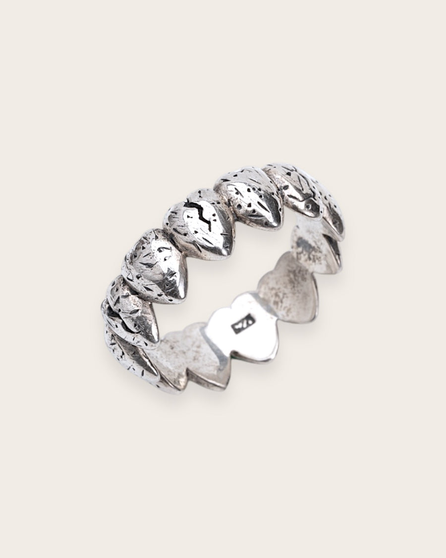 BROKEN HEART BAND RING IN SILVER