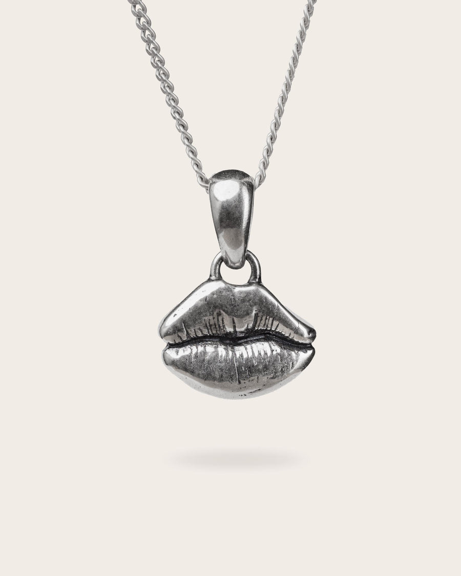 LIPS PRINT PENDANT IN SILVER