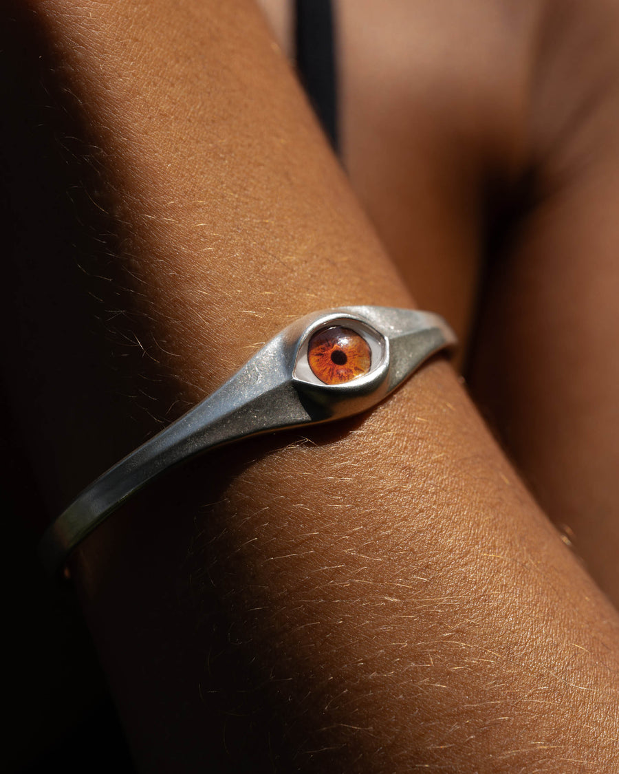 BROWN EYE CUFF IN SILVER