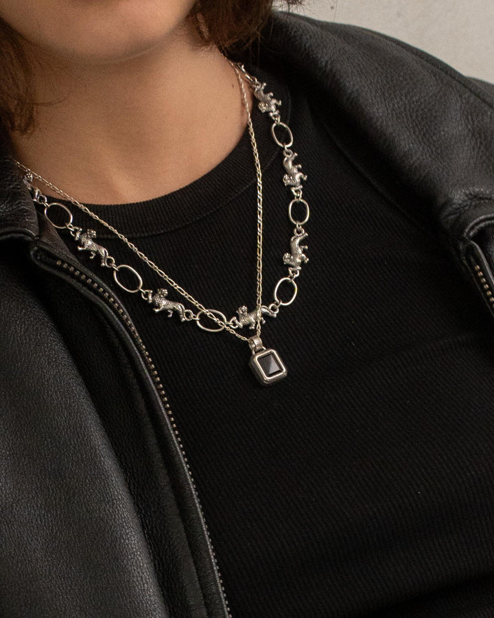 BLACK GEMSTONE PENDANT IN SILVER