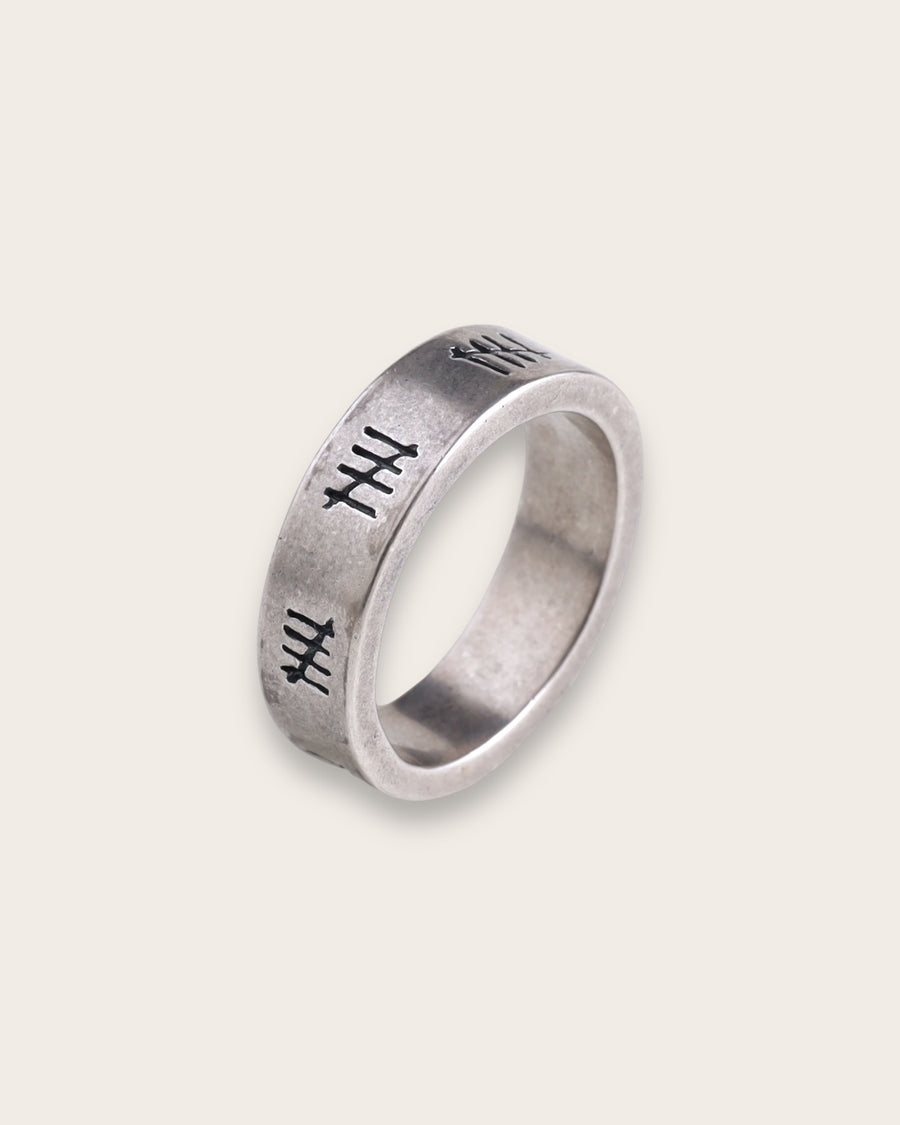 5 LIVES BAND RING IN SILVER