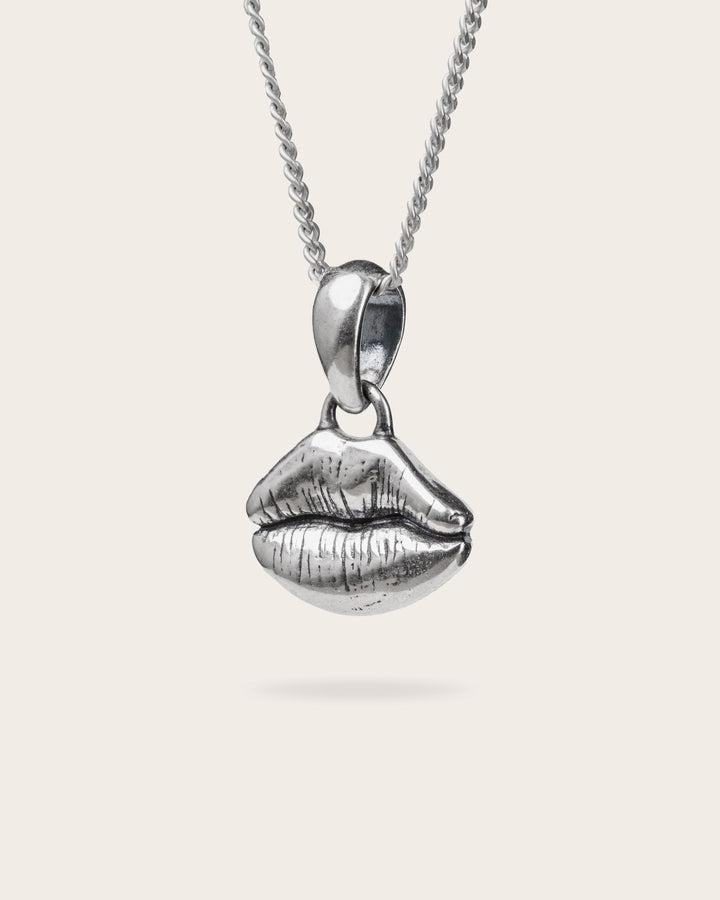 LIPS PRINT PENDANT IN SILVER