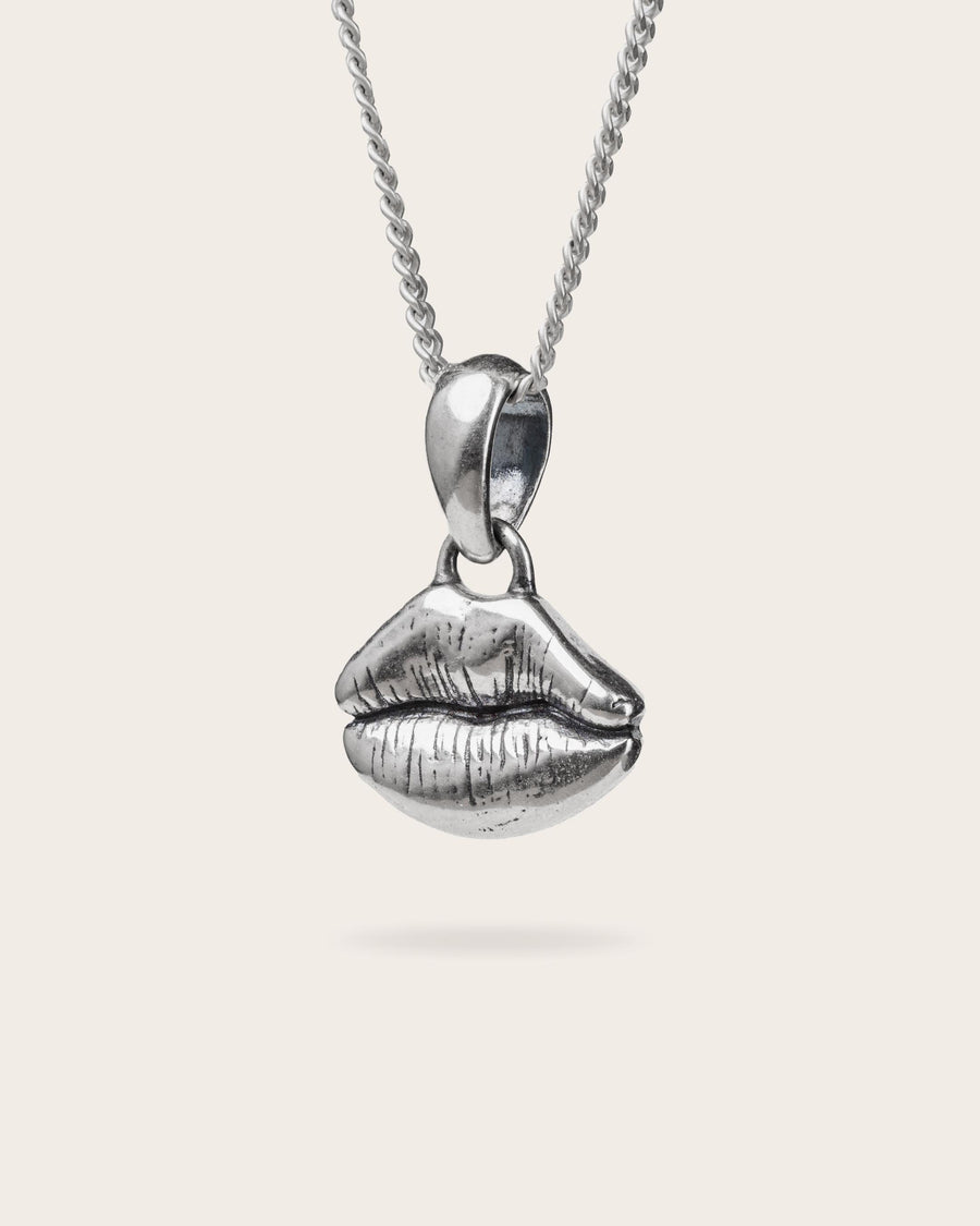 LIPS PRINT PENDANT IN SILVER